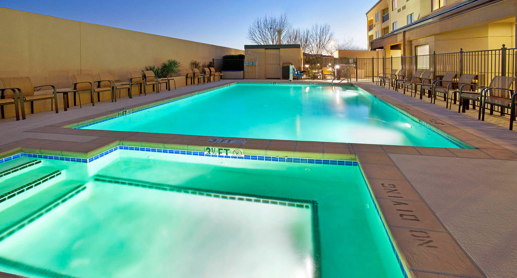 Courtyard El Paso Airport Hotell Exteriör bild